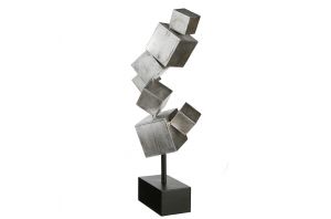 Триизмерна скулптура "кубове"